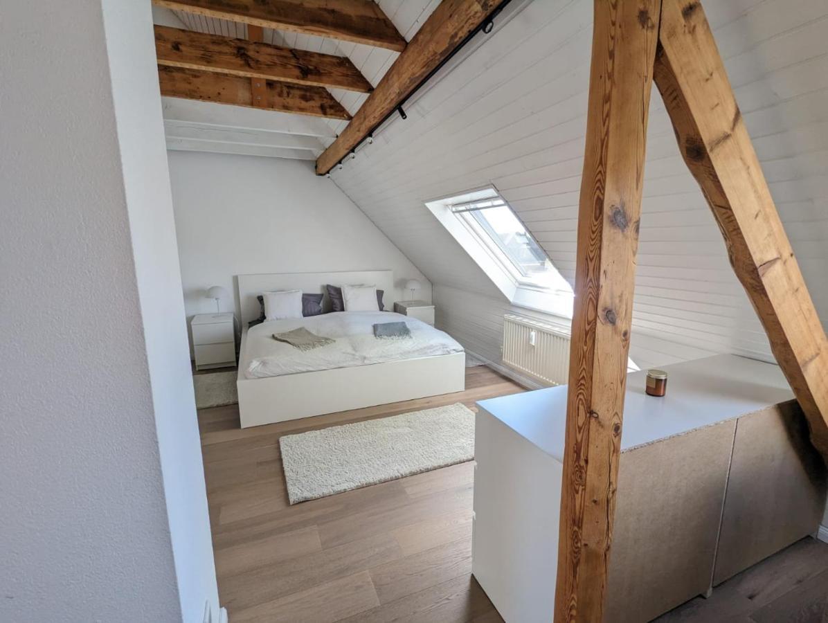 Helles Dachgeschoss-Appartement Krefeld Eksteriør bilde