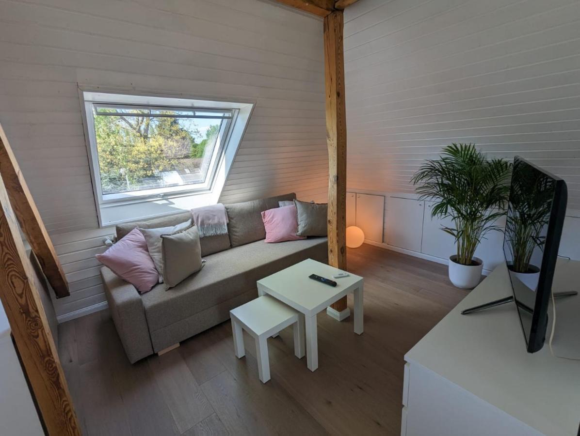 Helles Dachgeschoss-Appartement Krefeld Eksteriør bilde